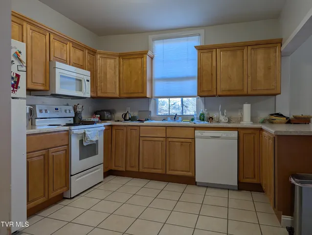 $525,000 | 208 Town Square Street, Glade Spring, VA 24340