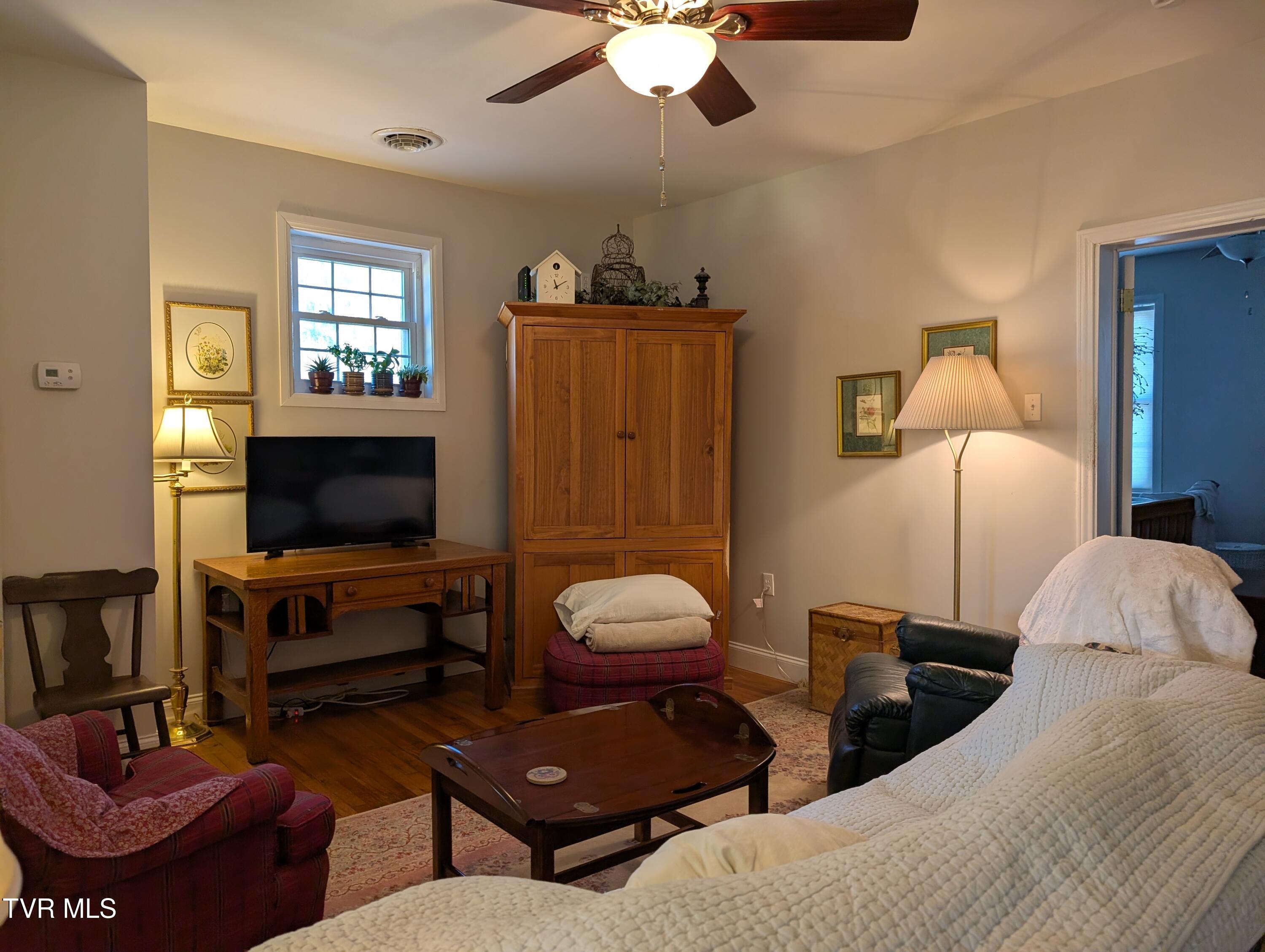 208 Town Square Street Glade Spring, VA 24340 - Photo 26 of 40 PXL_20260112_161027855