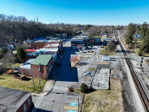 $525,000 | 208 Town Square Street, Glade Spring, VA 24340