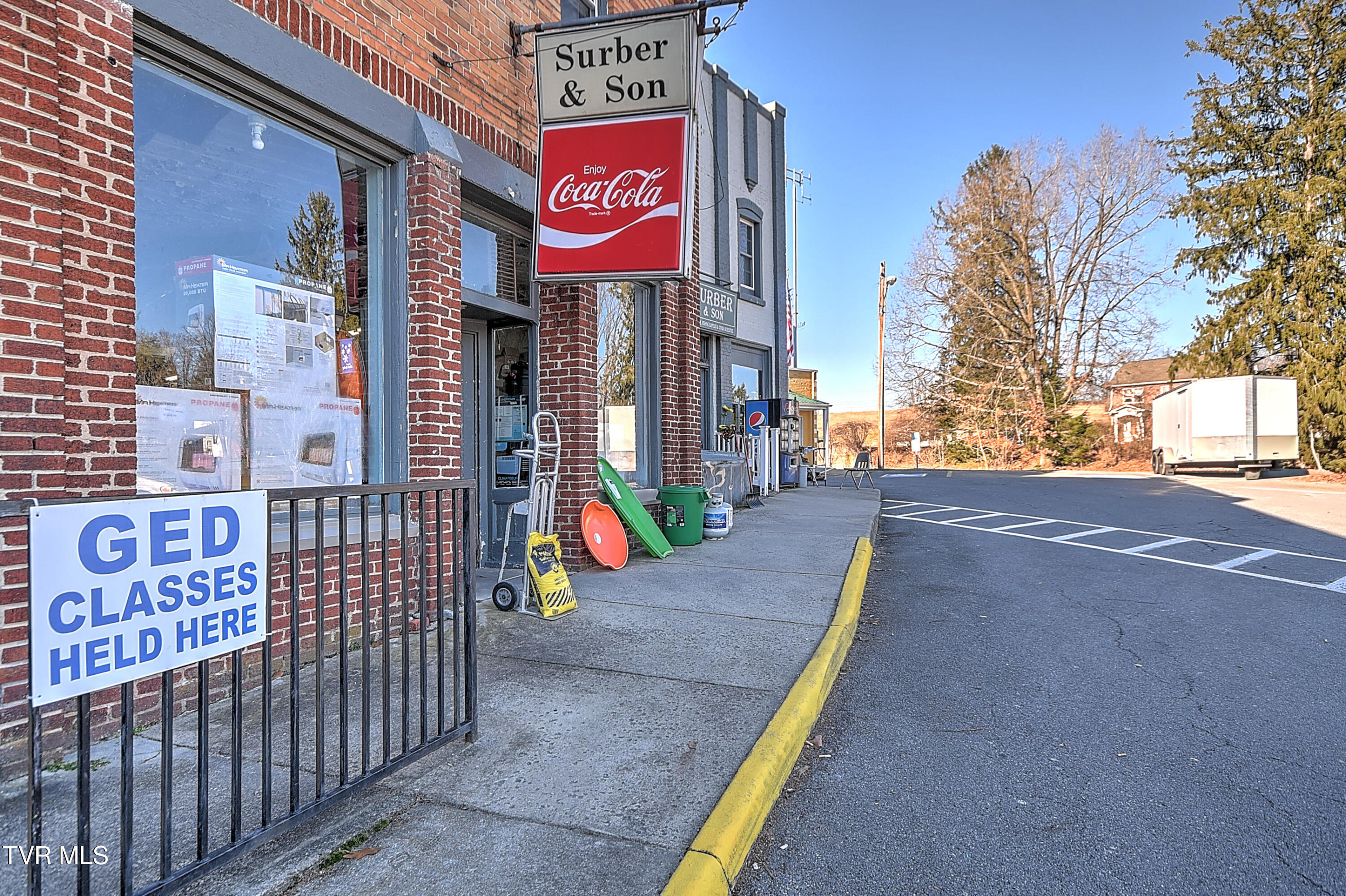 208 Town Square Street Glade Spring, VA 24340 - Photo 5 of 40 208 Town Square -9