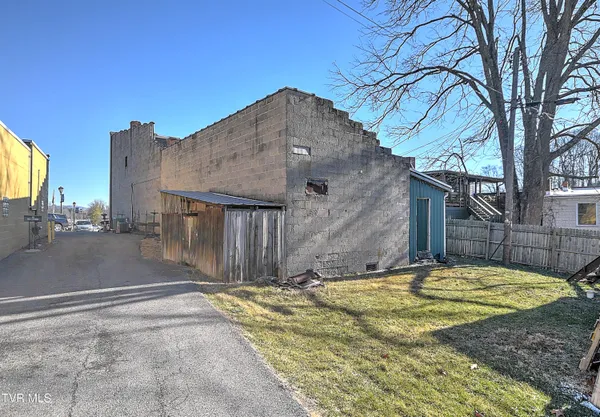 $525,000 | 208 Town Square Street, Glade Spring, VA 24340