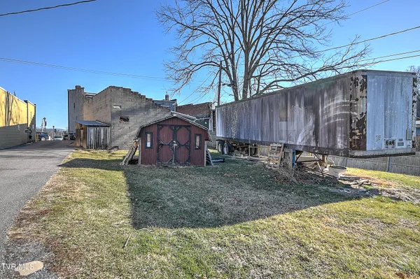 $525,000 | 208 Town Square Street, Glade Spring, VA 24340