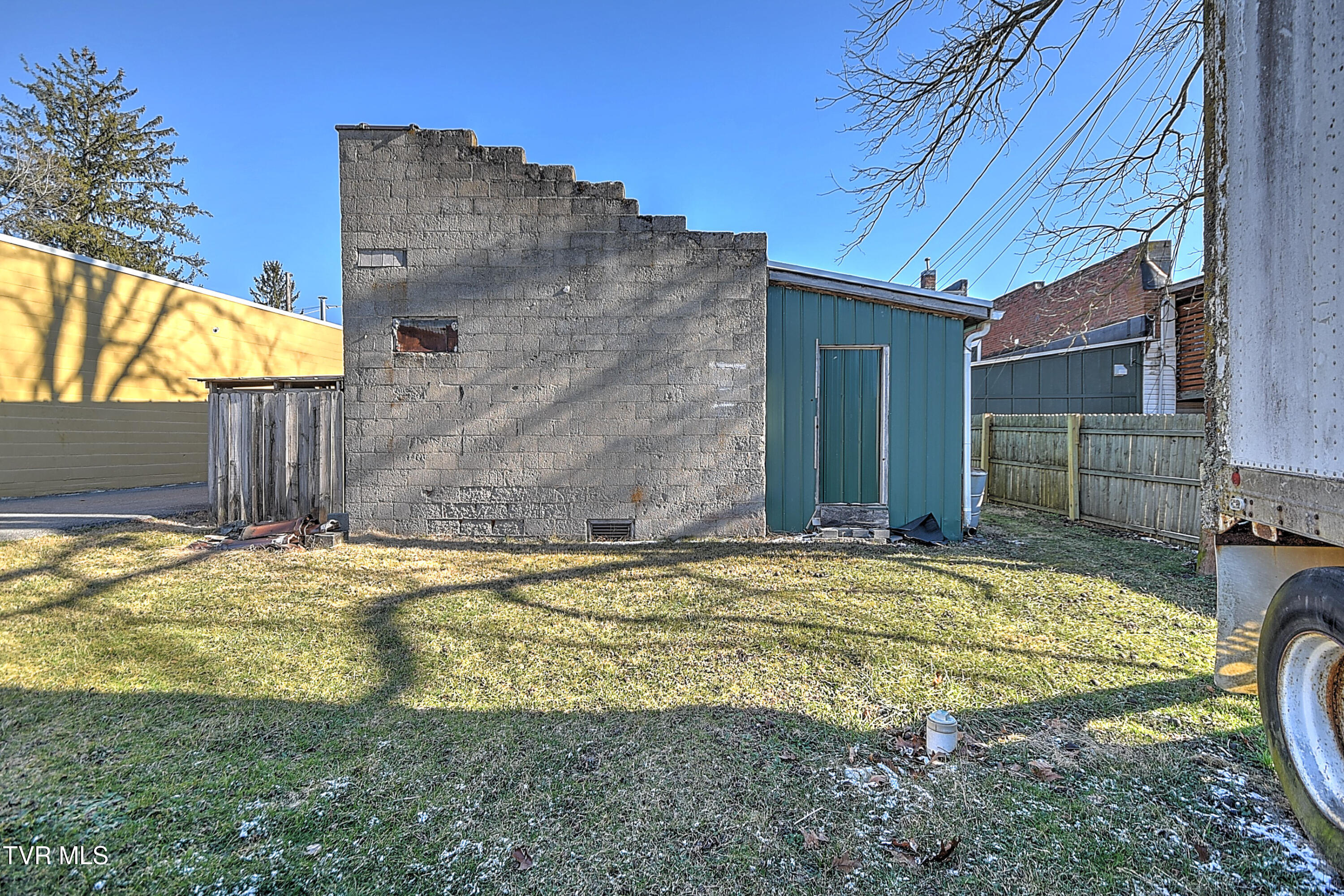 208 Town Square Street Glade Spring, VA 24340 - Photo 8 of 40 208 Town Square -12