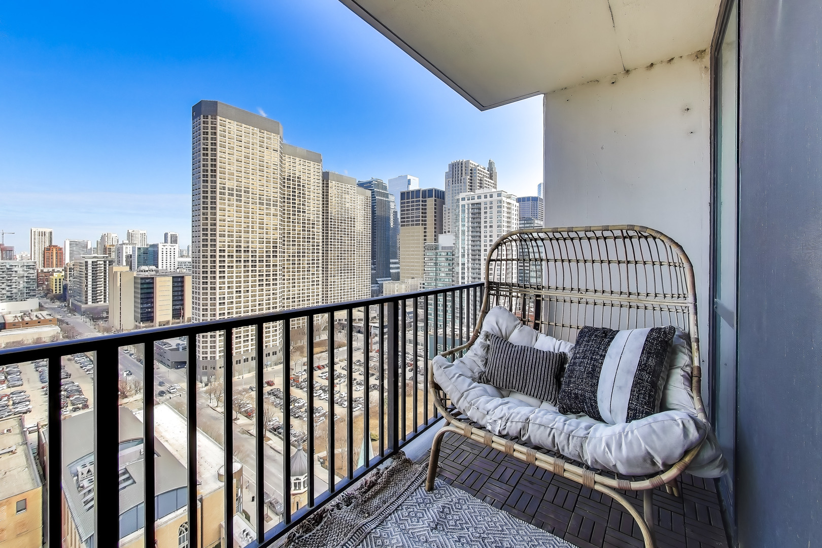 210 South Desplaines Street, Unit 2007 Chicago, IL 60661 - Photo 14 of 24