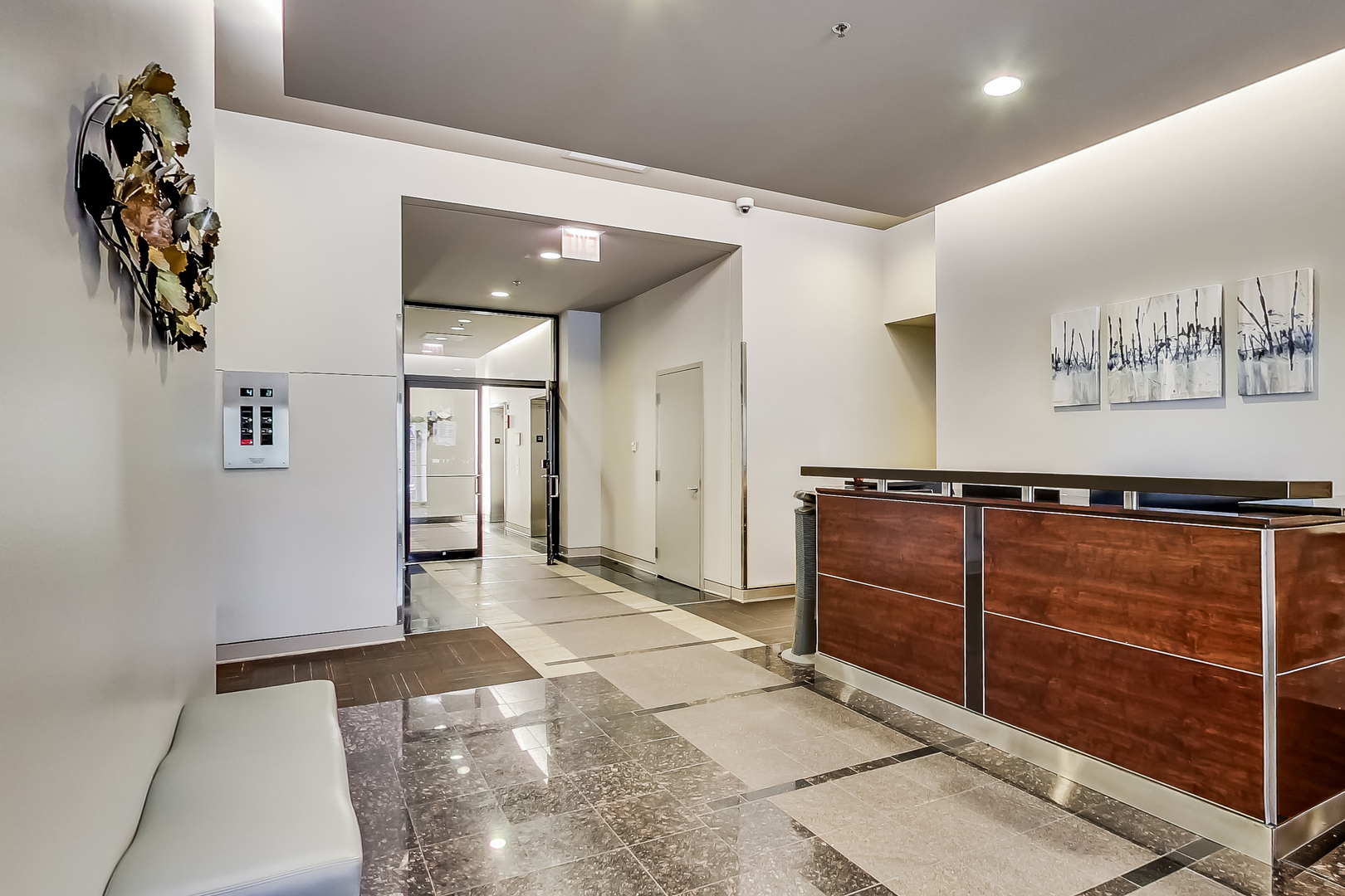 210 South Desplaines Street, Unit 2007 Chicago, IL 60661 - Photo 17 of 24