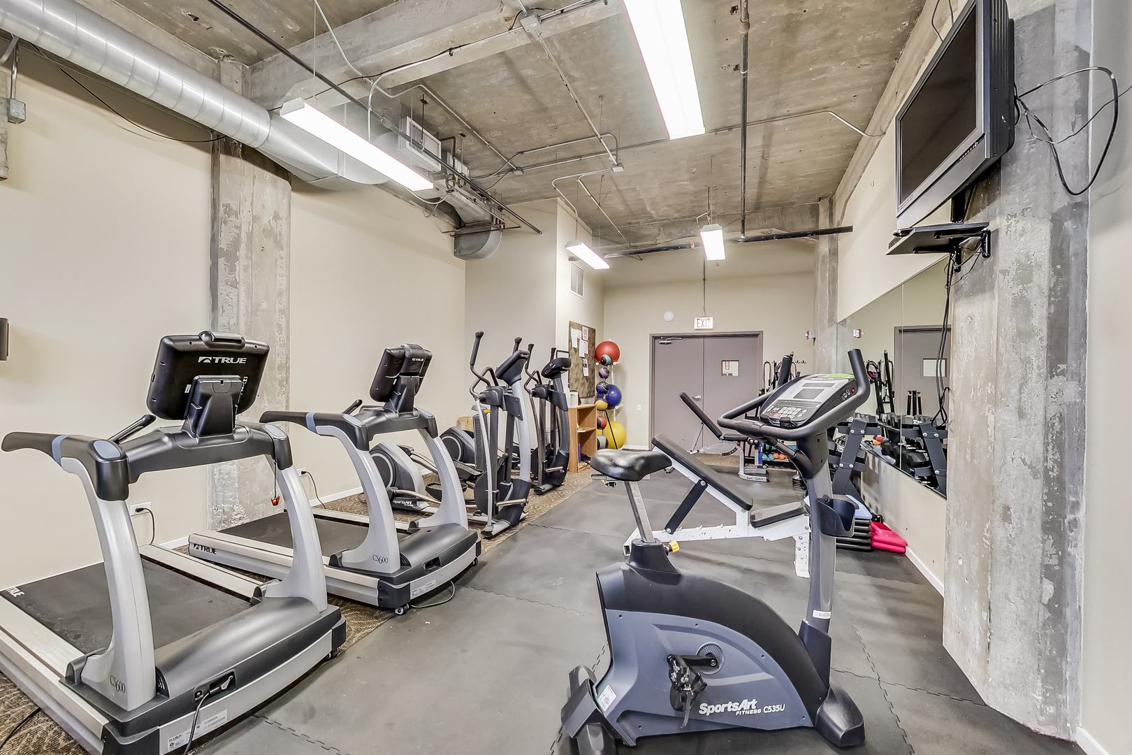 210 South Desplaines Street, Unit 2007 Chicago, IL 60661 - Photo 20 of 24