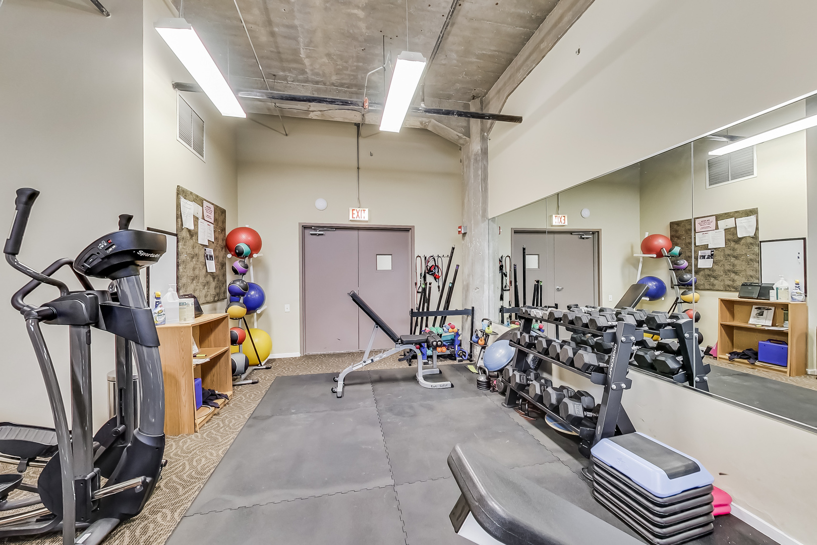 210 South Desplaines Street, Unit 2007 Chicago, IL 60661 - Photo 21 of 24