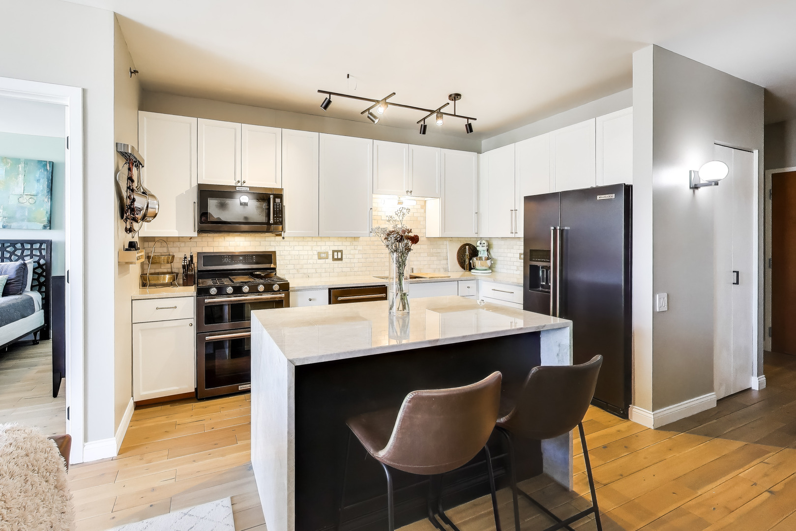 210 South Desplaines Street, Unit 2007 Chicago, IL 60661 - Photo 3 of 24