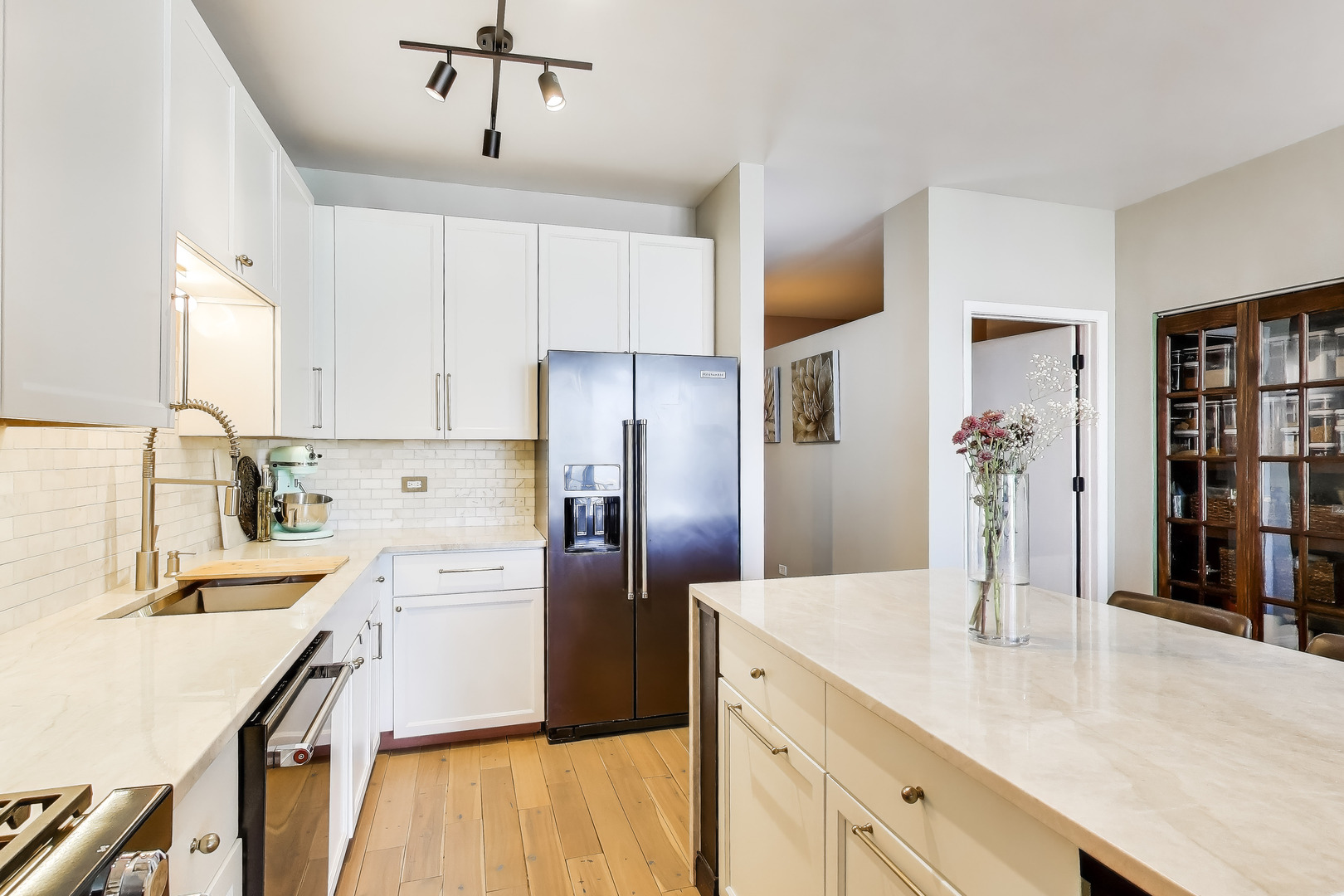 210 South Desplaines Street, Unit 2007 Chicago, IL 60661 - Photo 4 of 24