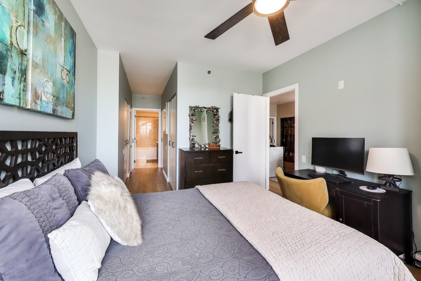 210 South Desplaines Street, Unit 2007 Chicago, IL 60661 - Photo 9 of 24