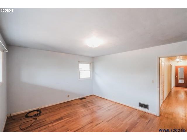 160 Tangent Street Lebanon, OR 97355 - Photo 13 of 32 a view of an empty room