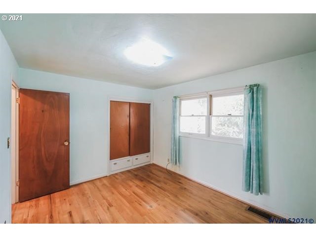 160 Tangent Street Lebanon, OR 97355 - Photo 21 of 32 a view of an empty room with wooden floor and a window