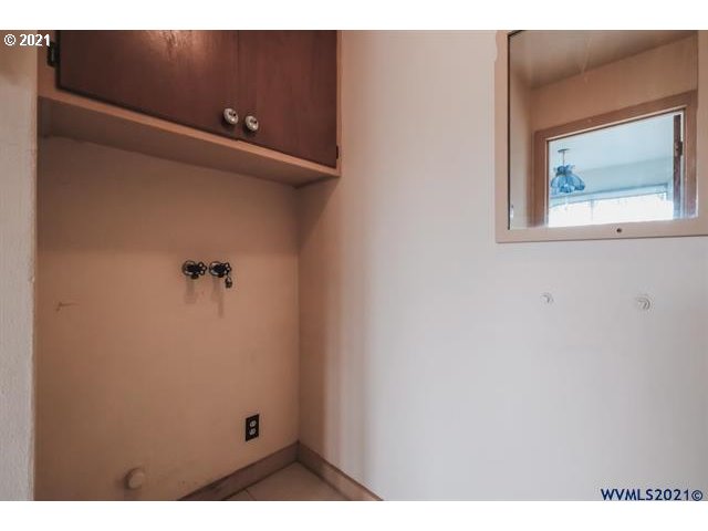 160 Tangent Street Lebanon, OR 97355 - Photo 22 of 32 a view of a utility room with a window