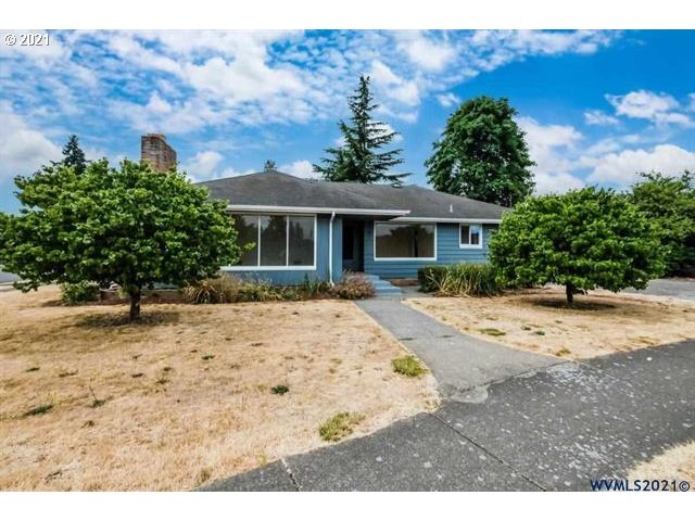 160 Tangent Street Lebanon, OR 97355 - Photo 27 of 32 a view of a house with a snow