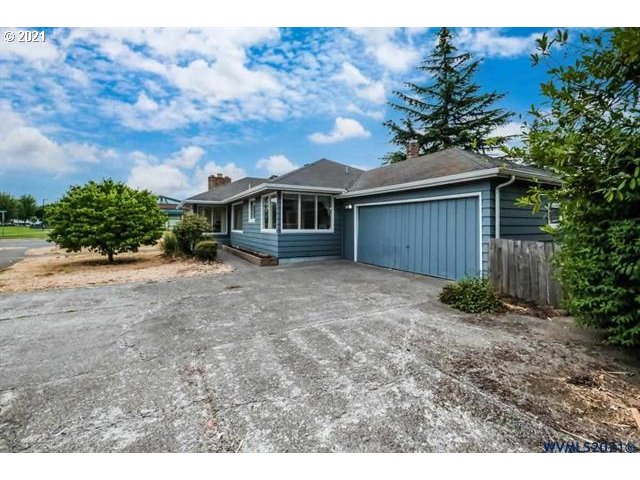 160 Tangent Street Lebanon, OR 97355 - Photo 28 of 32 a view of house with a garden