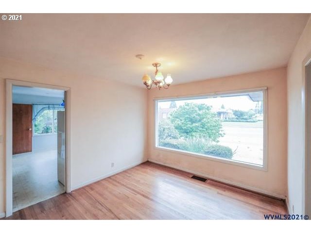 160 Tangent Street Lebanon, OR 97355 - Photo 29 of 32 a view of an empty room and window