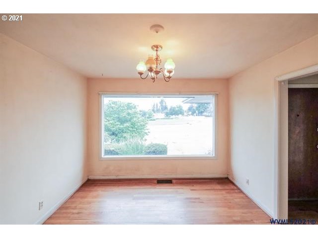 160 Tangent Street Lebanon, OR 97355 - Photo 9 of 32 a view of entryway with window