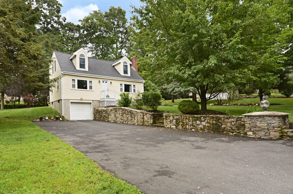 65 Everett Street Canton, MA 02021 - Photo 3 of 40 Gallery Image 3
