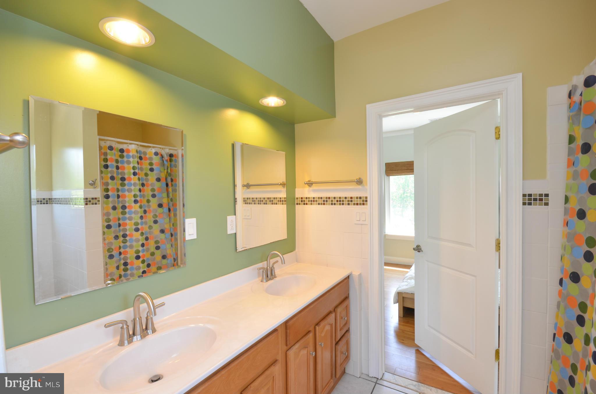 6412 Winnepeg Road Bethesda, MD 20817 - Photo 15 of 30 Bath