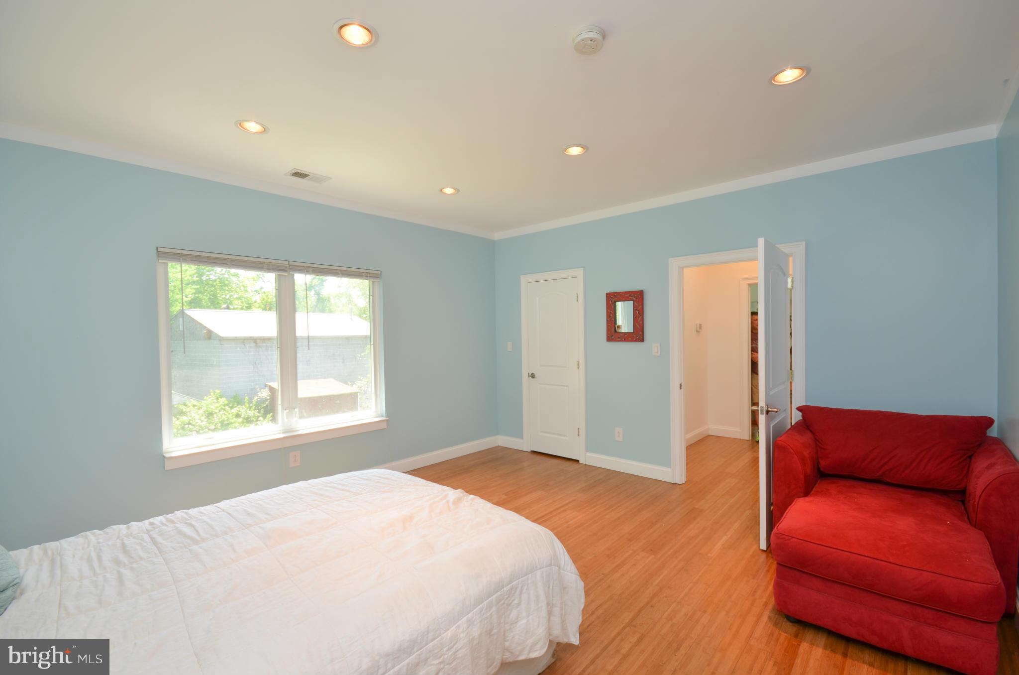 6412 Winnepeg Road Bethesda, MD 20817 - Photo 19 of 30 Bedroom (Master)