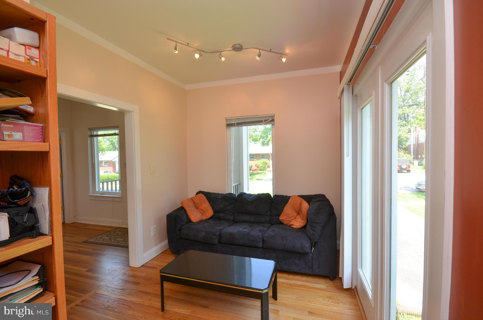 6412 Winnepeg Road Bethesda, MD 20817 - Photo 3 of 30 Interior (General)