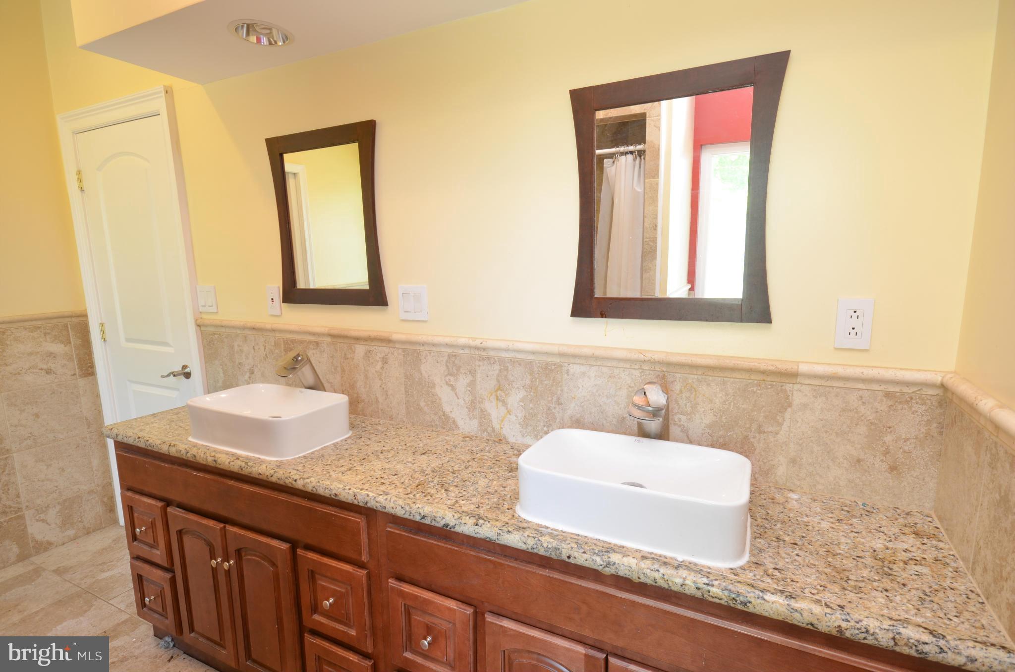 6412 Winnepeg Road Bethesda, MD 20817 - Photo 24 of 30 Bath (Master)