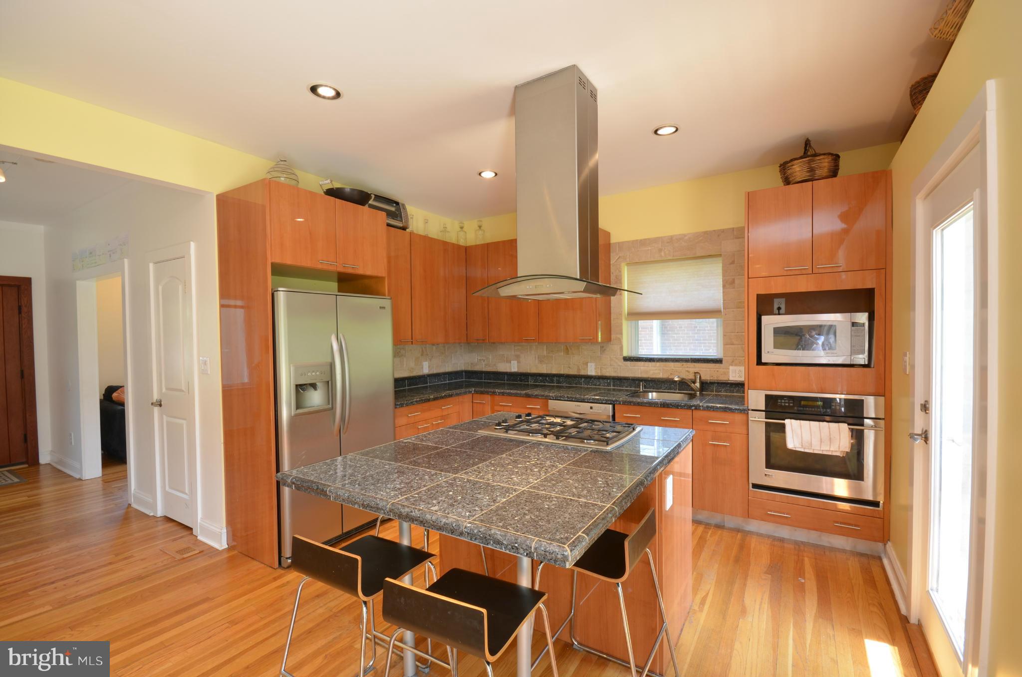 6412 Winnepeg Road Bethesda, MD 20817 - Photo 4 of 30 Kitchen