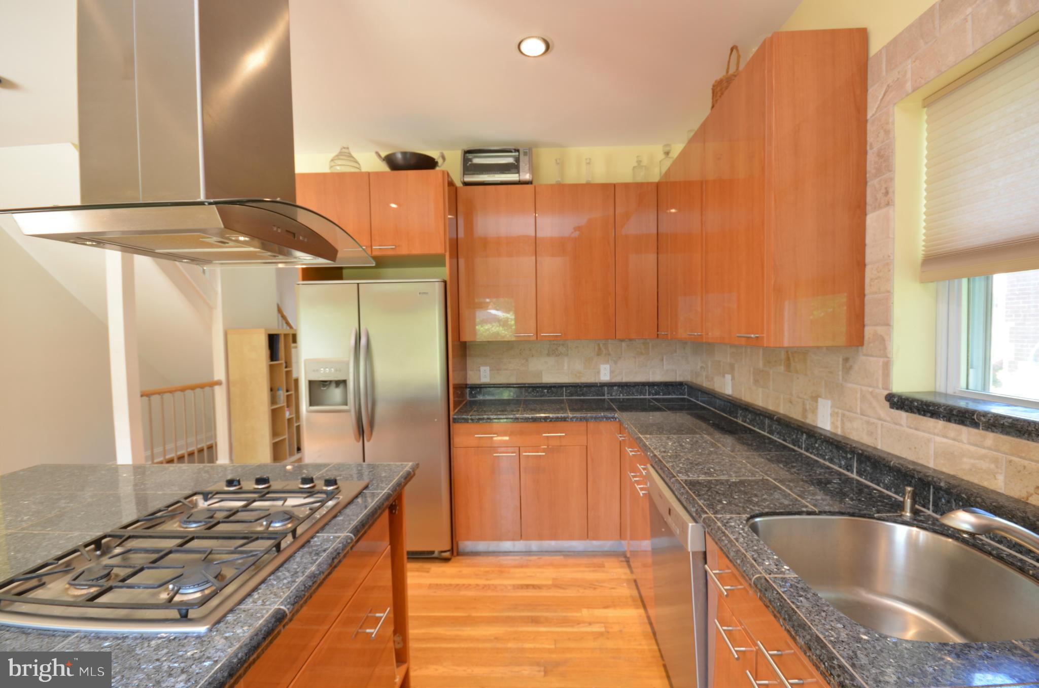 6412 Winnepeg Road Bethesda, MD 20817 - Photo 5 of 30 Kitchen