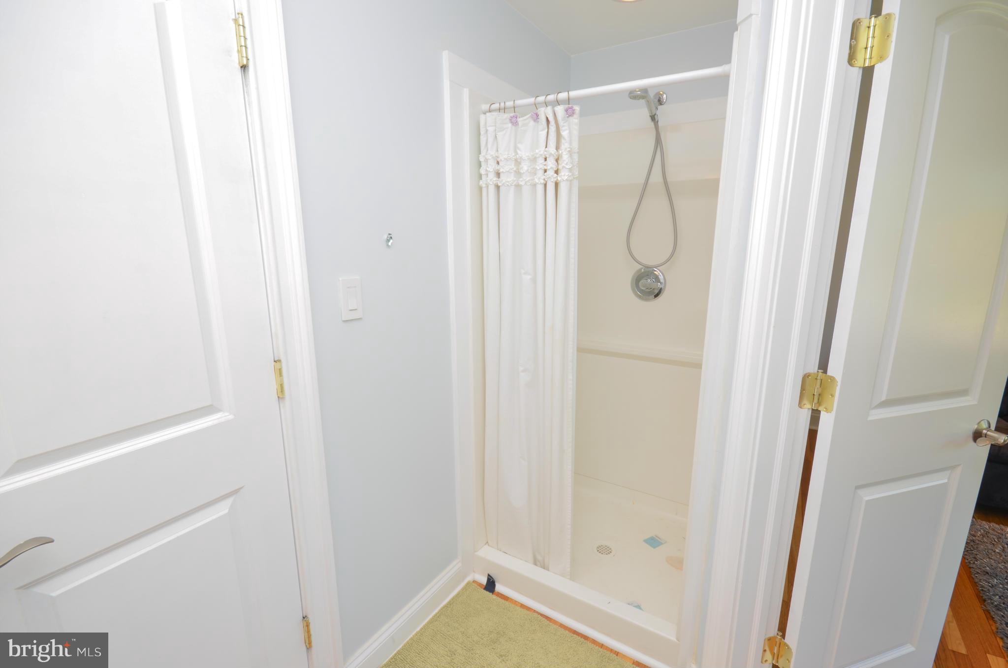 6412 Winnepeg Road Bethesda, MD 20817 - Photo 10 of 30 Bath