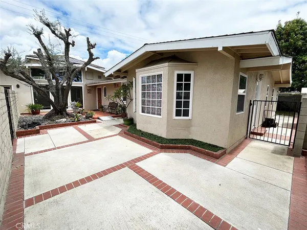 $1,749,900 | 11582 Foster Road, Los Alamitos, CA 90720