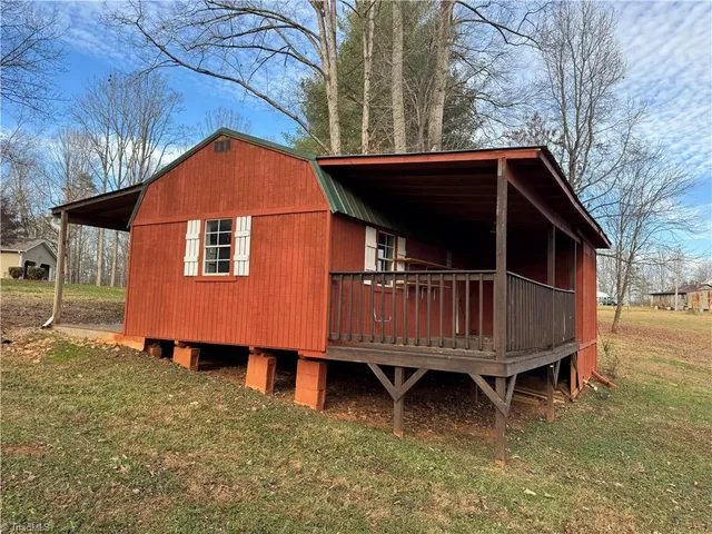 $329,900 | 656 Hills Presbyterian Church Road, Pilot Mountain, NC 27041