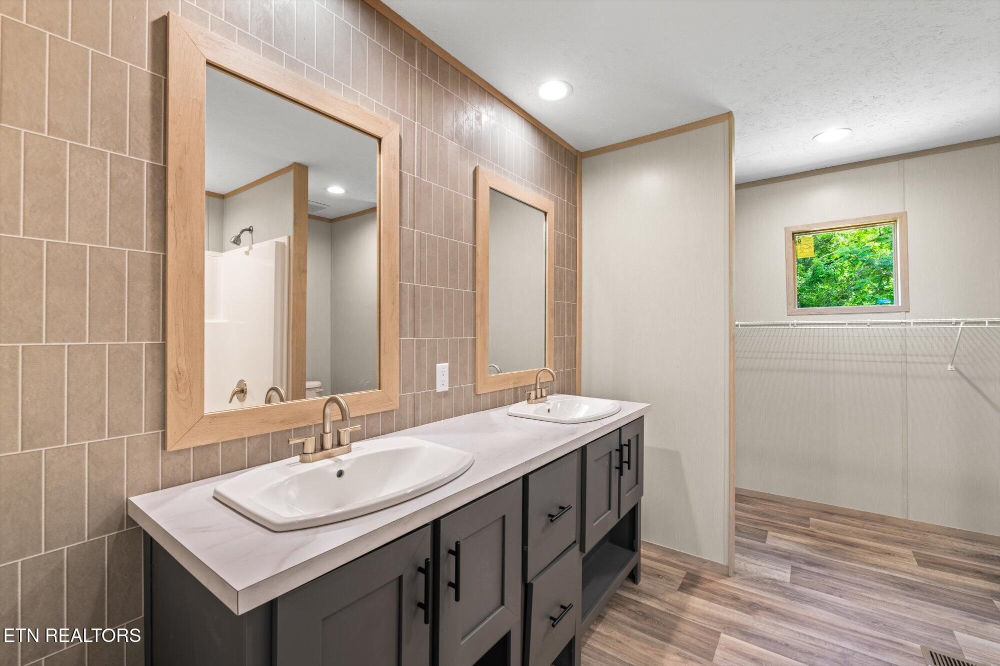 303 East Memorial Drive Decatur, TN 37322 - Photo 15 of 23 15-303-E-Memorial-Dr-Decatur-TN-15