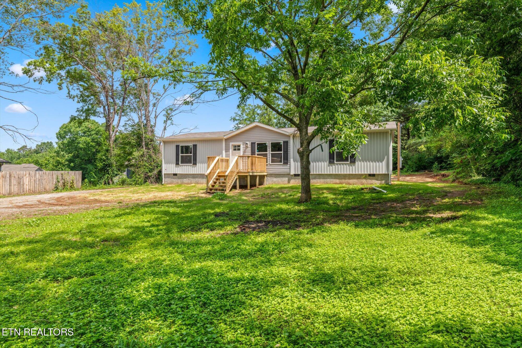 303 East Memorial Drive Decatur, TN 37322 - Photo 2 of 23 02-303-E-Memorial-Dr-Decatur-TN-2