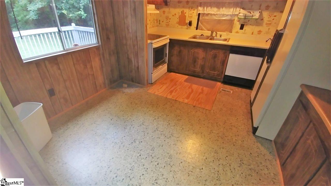 1976 Old Grove Road Piedmont, SC 29673 - Photo 7 of 26 Gallery Image 7