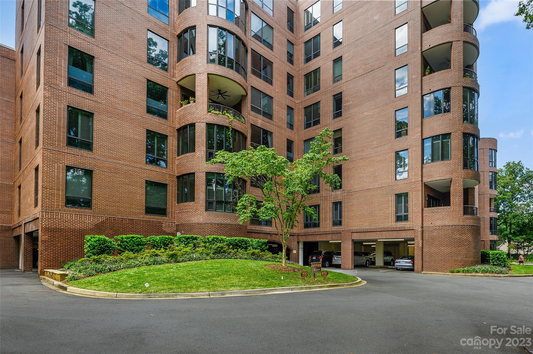 816 Cherokee Road, Unit H Charlotte, NC 28207 - Photo 1 of 31