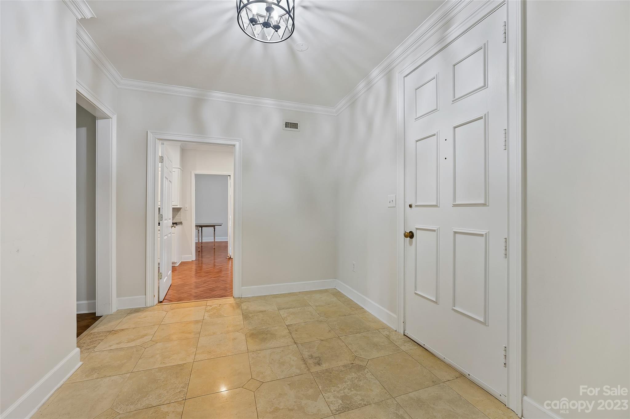 816 Cherokee Road, Unit H Charlotte, NC 28207 - Photo 2 of 31