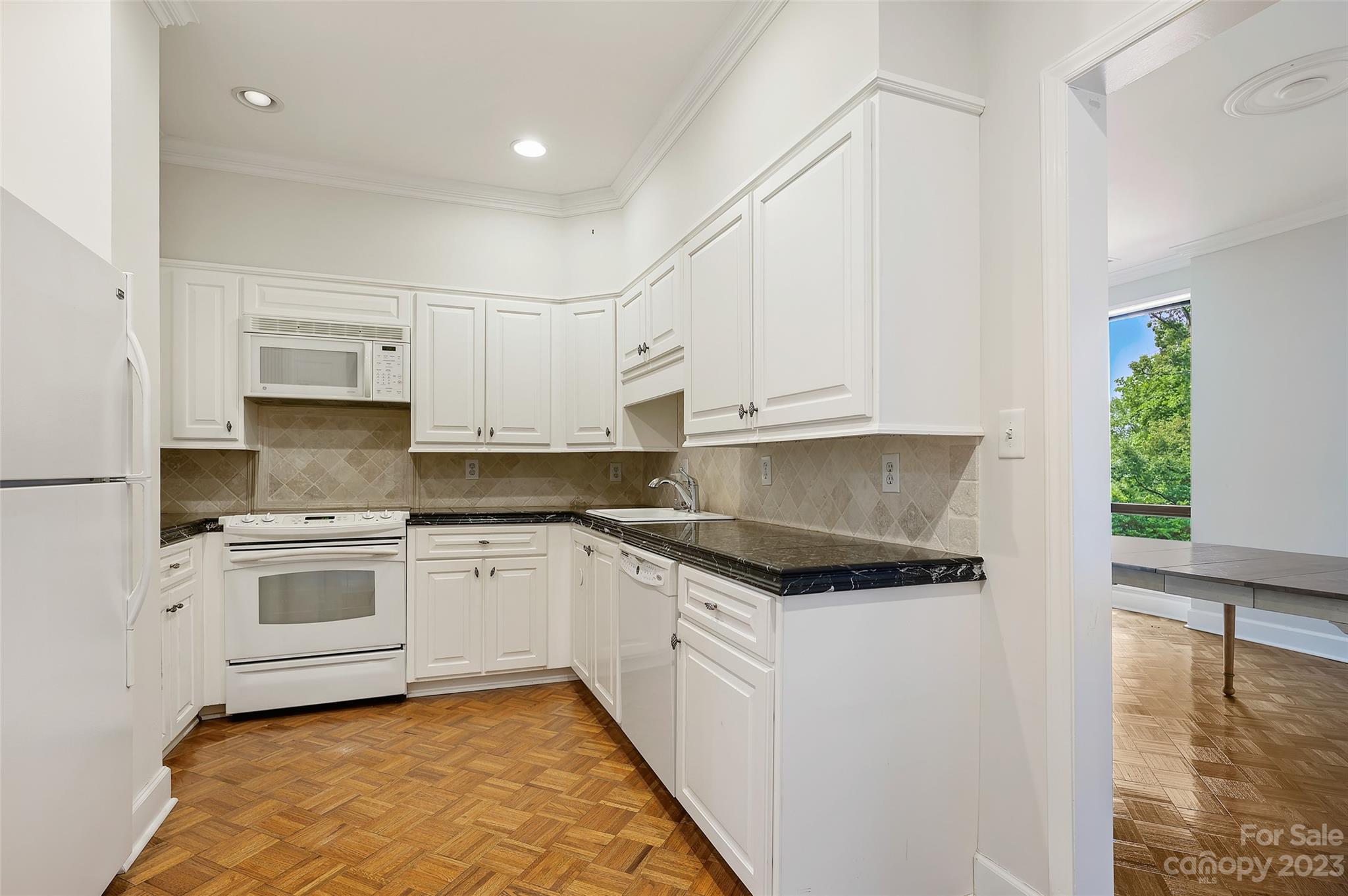 816 Cherokee Road, Unit H Charlotte, NC 28207 - Photo 4 of 31