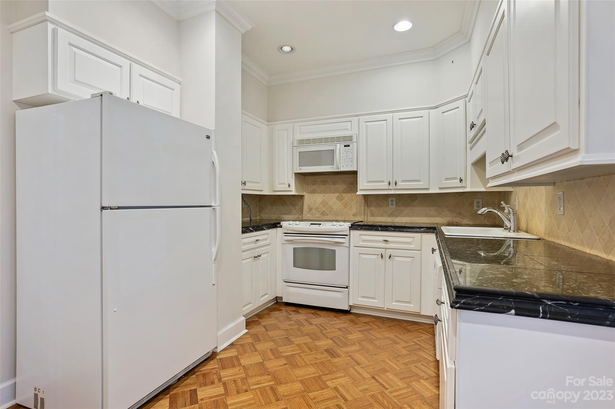 816 Cherokee Road, Unit H Charlotte, NC 28207 - Photo 5 of 31