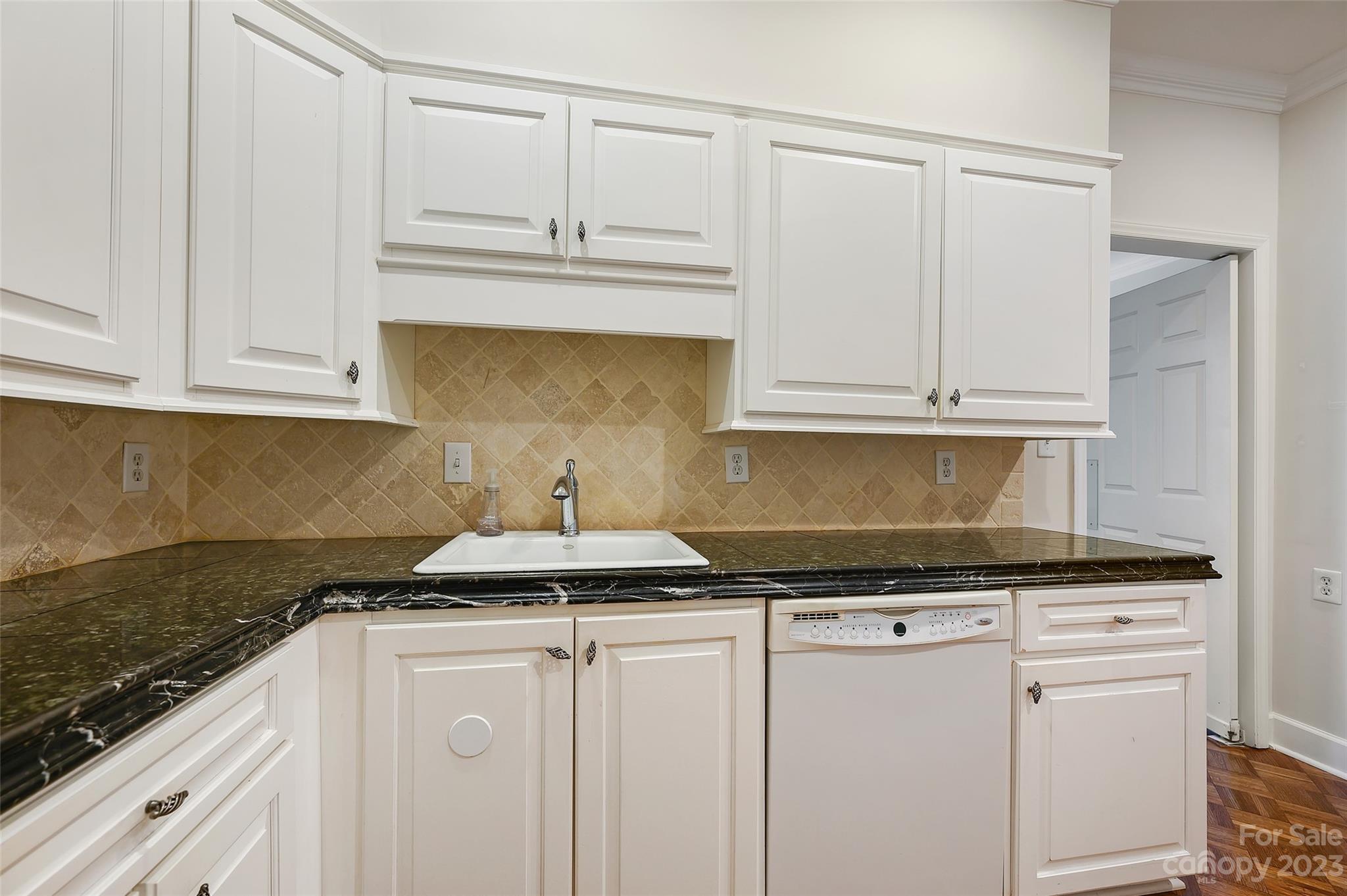 816 Cherokee Road, Unit H Charlotte, NC 28207 - Photo 6 of 31