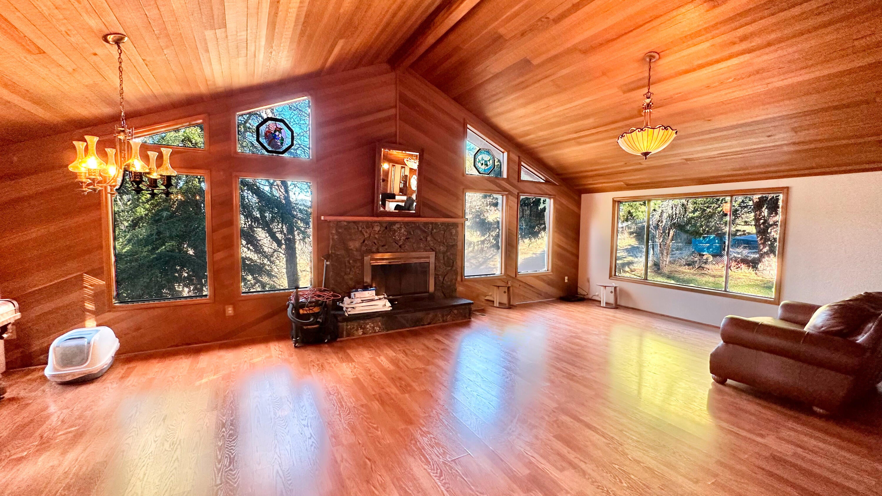 15400 Elk Creek Road Trail, OR 97541 - Photo 11 of 31 Living Room