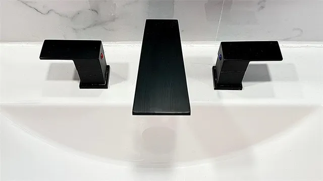 a view of a yard in front of a building