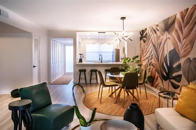 $395,000 | 10 Southeast 13th Street, Unit B3, Boca Raton, FL 33432