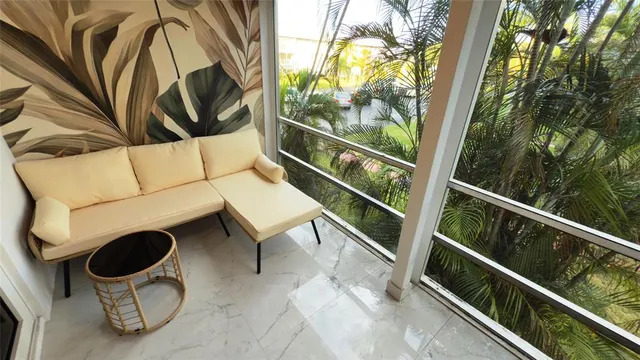 $395,000 | 10 Southeast 13th Street, Unit B3, Boca Raton, FL 33432