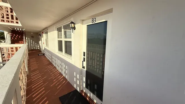 $395,000 | 10 Southeast 13th Street, Unit B3, Boca Raton, FL 33432