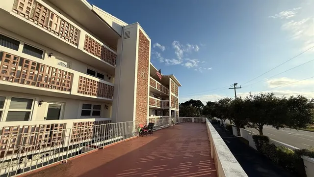 $395,000 | 10 Southeast 13th Street, Unit B3, Boca Raton, FL 33432