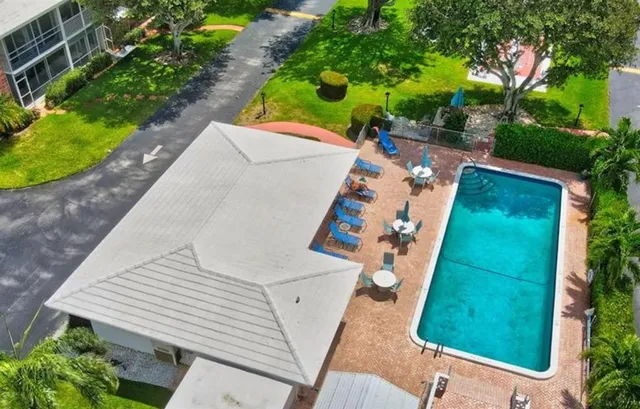 $395,000 | 10 Southeast 13th Street, Unit B3, Boca Raton, FL 33432