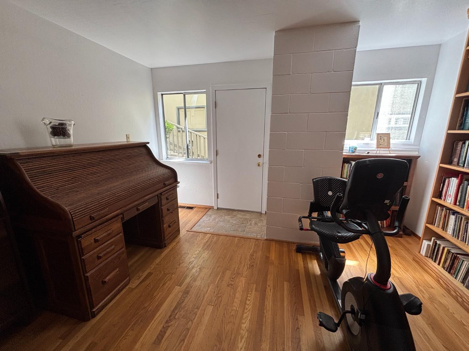564 Spruce Street Berkeley, CA 94707 - Photo 22 of 27 Den 1