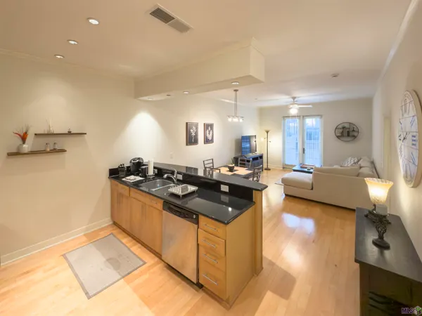 $2,500 | 7707 Bluebonnet Boulevard, Unit 215, Baton Rouge, LA 70810