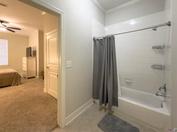 $2,500 | 7707 Bluebonnet Boulevard, Unit 215, Baton Rouge, LA 70810