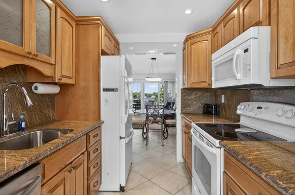 $425,000 | 505 North Riverside Drive, Unit 21, Pompano Beach, FL 33062